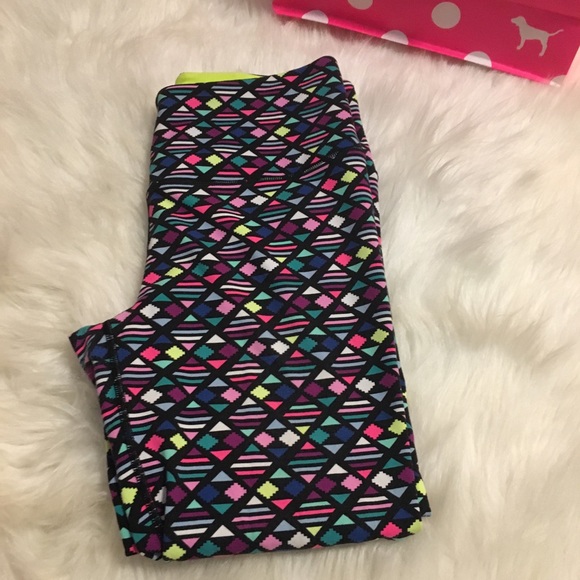 PINK VS knockout Capri leggings - Picture 3 of 6